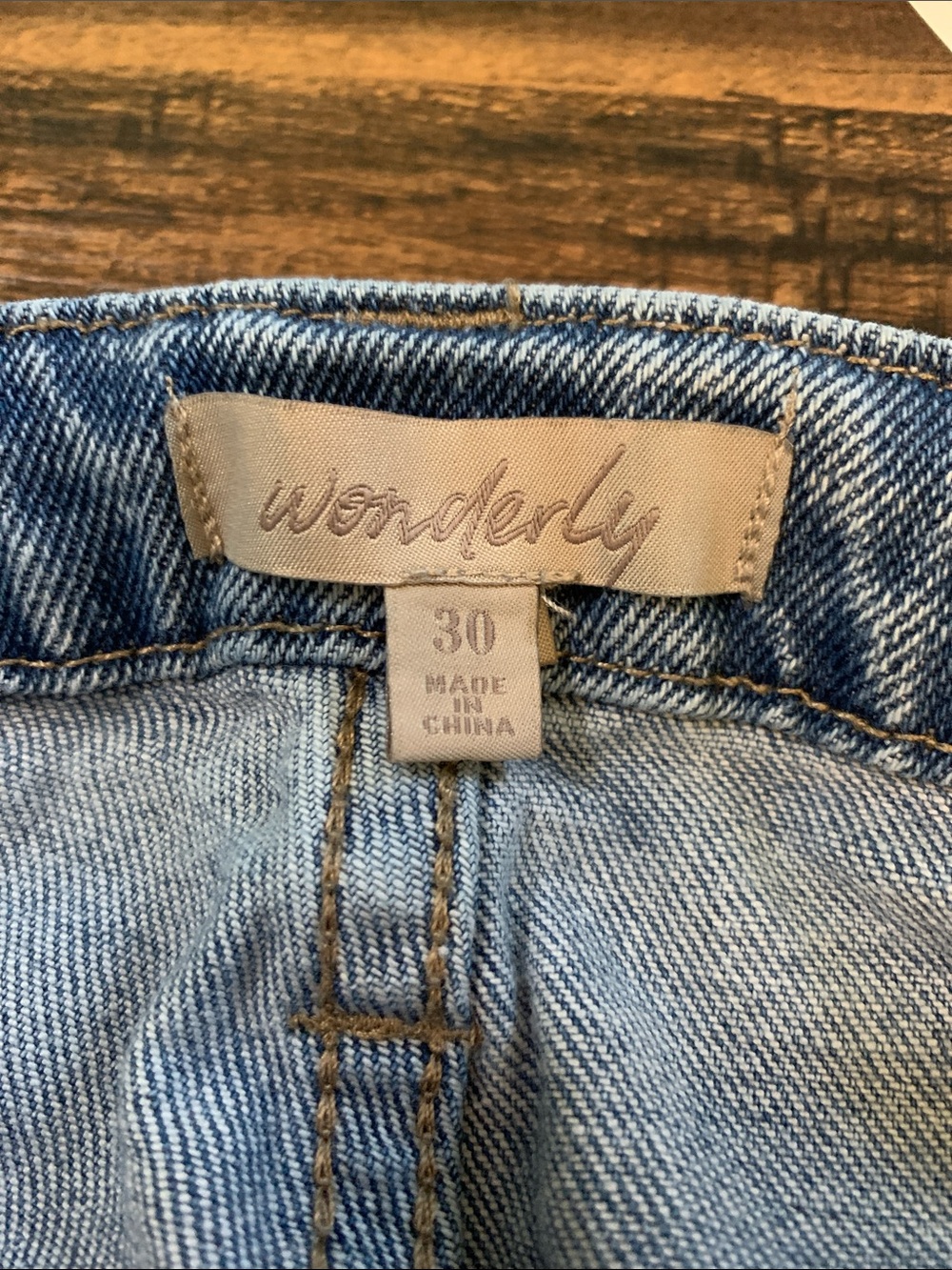 Wonderly light wash jeans with floral and hummingbird embroidery. Size 30 - Picture 6 of 7